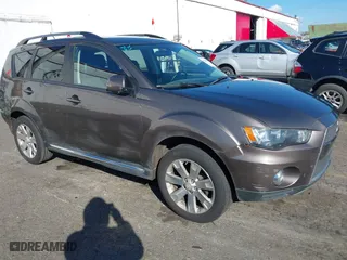 2013 Mitsubishi Outlander SE with VIN JA4JT3AW5DU020110, listed as a IAAI auction lot 41738969 with 125,246 mi miles. Bid and sale history available at carsss.com. Image 17.