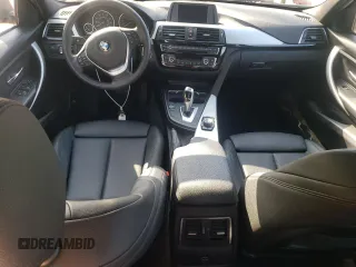 2018 BMW 3 Series 320i xDrive z VIN WBA8A3C57JA491782, wystawiony jako Copart lot #55271025 z przebiegiem 82 886 mil mil oraz Szkoda całkowita • Salvage title. Historia ofert i sprzedaży dostępna na DreamBid. Obrazek 8.