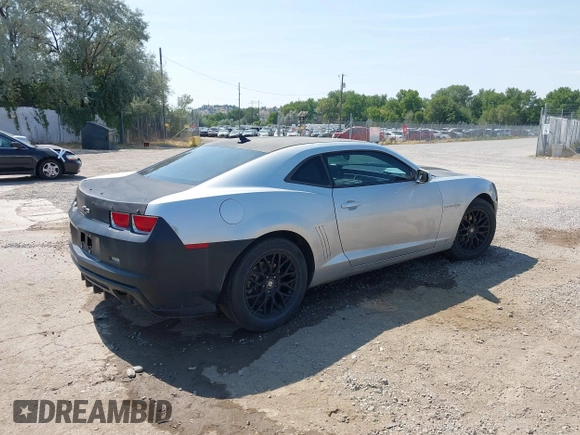 2010 Chevrolet Camaro 1LT z VIN 2G1FB1EV0A9147806, wystawiony jako IAAI lot #39970270 z przebiegiem 160 458 mil mil oraz . Historia ofert i sprzedaży dostępna na DreamBid. Obrazek 4.