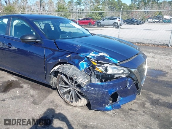 2022 Nissan Altima 2.5 SR with VIN 1N4BL4CV2NN382935, listed as a IAAI auction lot 41667060 with 60,915 mi miles. Bid and sale history available at carsss.com. Image 6.