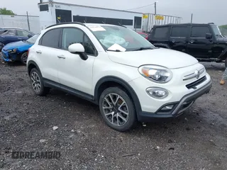 2016 FIAT 500X Trekking Plus z VIN ZFBCFYET2GP474503, wystawiony jako IAAI lot #42278478 z przebiegiem 44 249 mil mil oraz . Historia ofert i sprzedaży dostępna na DreamBid. Obrazek 1.