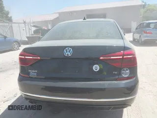 2018 Volkswagen Passat S z VIN 1VWAA7A39JC006444, wystawiony jako IAAI lot #42233008 z przebiegiem 136 828 mil mil oraz . Historia ofert i sprzedaży dostępna na DreamBid. Obrazek 16.