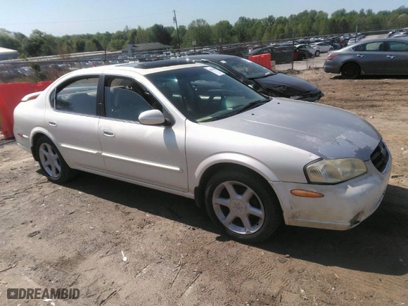 2000 Nissan Maxima GXE with VIN JN1CA31A5YT014461, listed as a IAAI auction lot 42010202 with 296,180 mi miles. Bid and sale history available at carsss.com. Image 1.