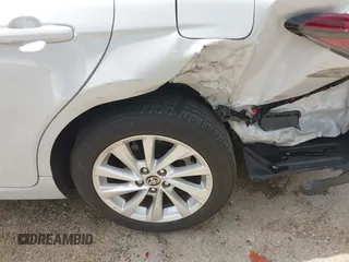 2024 Toyota Camry LE z VIN 4T1C11AK9RU228788, wystawiony jako IAAI lot #42108189 z przebiegiem 26 359 mil mil oraz . Historia ofert i sprzedaży dostępna na DreamBid. Obrazek 17.