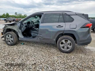 2022 Toyota RAV4 XLE with VIN 2T3W1RFV3NC207789, listed as a Copart auction lot 60106225 with 87,477 mi miles and Salvage title. Bid and sale history available at DreamBid. Image 2.
