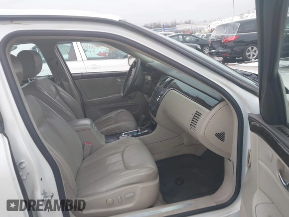 2008 Cadillac DTS 1SA z VIN 1G6KD57Y48U110756, wystawiony jako IAAI lot #41553056 z przebiegiem 67 930 mil mil oraz . Historia ofert i sprzedaży dostępna na DreamBid. Obrazek 5.