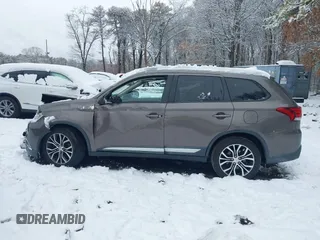 2017 Mitsubishi Outlander ES z VIN JA4AZ2A36HZ015375, wystawiony jako IAAI lot #41520168 z przebiegiem 59 584 mil mil oraz . Historia ofert i sprzedaży dostępna na DreamBid. Obrazek 14.