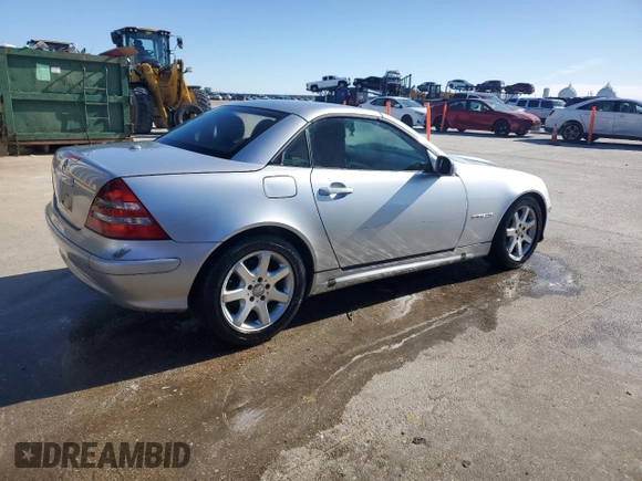 2001 Mercedes-Benz SLK 230 Kompressor z VIN WDBKK49F11F220665, wystawiony jako Copart lot #88078025 z przebiegiem 67 564 mil mil oraz Szkoda całkowita • Salvage title. Historia ofert i sprzedaży dostępna na DreamBid. Obrazek 3.