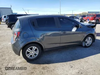 2012 Chevrolet Sonic LS z VIN 1G1JA6SHXC4171044, wystawiony jako Copart lot #45956415 z przebiegiem 133 324 mil mil oraz Szkoda całkowita • Salvage title. Historia ofert i sprzedaży dostępna na DreamBid. Obrazek 3.
