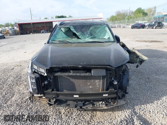 2025 Hyundai Palisade SEL z VIN KM8R24GE9SU861372, wystawiony jako IAAI lot #42079649 z przebiegiem 13 813 mil mil oraz . Historia ofert i sprzedaży dostępna na DreamBid. Obrazek 13.