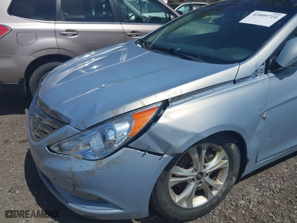 2013 Hyundai Sonata SE with VIN 5NPEC4AC9DH784460, listed as a IAAI auction lot 42099724 with 152,744 mi miles. Bid and sale history available at carsss.com. Image 6.