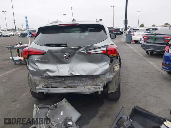 2023 Buick Encore GX Select z VIN KL4MMDSL8PB163721, wystawiony jako IAAI lot #42097734 z przebiegiem 22 896 mil mil oraz . Historia ofert i sprzedaży dostępna na DreamBid. Obrazek 17.