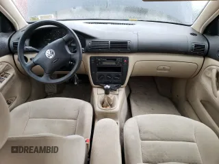 2000 Volkswagen Passat with VIN WVWMA23B9YP355680, listed as a Copart auction lot 45560034 with 82,100 mi miles and Salvage title. Bid and sale history available at DreamBid. Image 8.