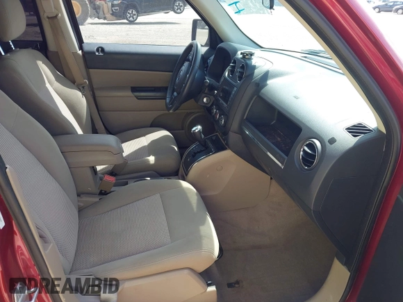 2014 Jeep Patriot Latitude z VIN 1C4NJPFB1ED859456, wystawiony jako IAAI lot #42471828 z przebiegiem 66 233 mil mil oraz . Historia ofert i sprzedaży dostępna na DreamBid. Obrazek 5.