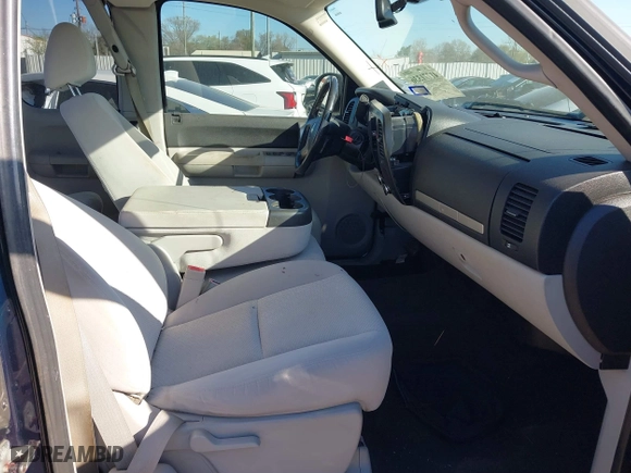 2007 Chevrolet Silverado 1500 Work Truck with VIN 1GCEC19C77Z509671, listed as a IAAI auction lot 41771336 with 256,817 mi miles. Bid and sale history available at carsss.com. Image 5.