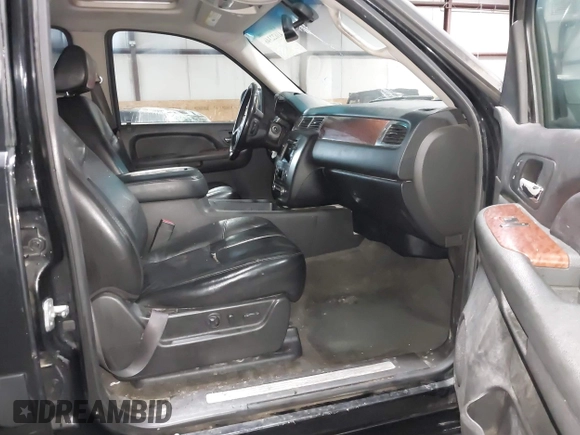 2007 GMC Yukon XL SLT with VIN 1GKFK16377R203165, listed as a IAAI auction lot 41622346 with 315,618 mi miles. Bid and sale history available at carsss.com. Image 5.