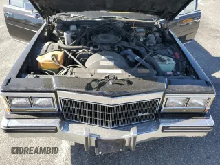 1984 Cadillac Fleetwood Brougham z VIN 1G6AW6989E9036452, wystawiony jako Copart lot #77039844 z przebiegiem 23 337 mil mil oraz Szkoda całkowita • Salvage title. Historia ofert i sprzedaży dostępna na DreamBid. Obrazek 12.