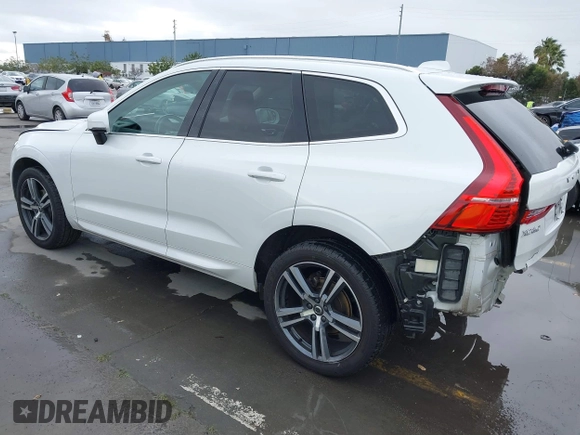 2018 Volvo XC60 Momentum z VIN YV4102RK6J1008472, wystawiony jako IAAI lot #41789008 z przebiegiem 64 123 mil mil oraz . Historia ofert i sprzedaży dostępna na DreamBid. Obrazek 3.