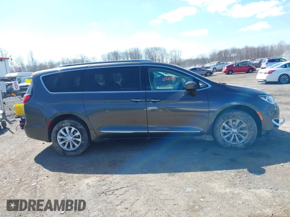 2018 Chrysler Pacifica Touring L with VIN 2C4RC1BGXJR356199, listed as a IAAI auction lot 41886721 with 111,514 mi miles and . Bid and sale history available at DreamBid. Image 13.