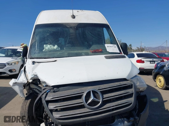 2019 Mercedes-Benz Sprinter Cargo z VIN WD4PF1CD1KP074822, wystawiony jako IAAI lot #40303744 z przebiegiem Nie podano mil oraz . Historia ofert i sprzedaży dostępna na DreamBid. Obrazek 12.