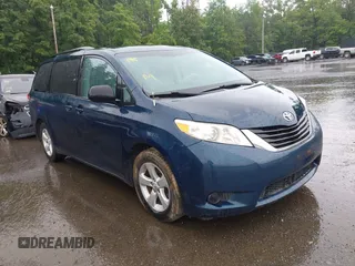 2011 Toyota Sienna LE AAS z VIN 5TDKK3DC9BS069522, wystawiony jako IAAI lot #42412608 z przebiegiem Nie podano mil oraz . Historia ofert i sprzedaży dostępna na DreamBid. Obrazek 1.