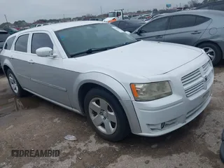 2008 Dodge Magnum SXT with VIN 2D4FV37V78H192963, listed as a IAAI auction lot 41420016 with 191,238 mi miles and . Bid and sale history available at carsss.com. Image 1.