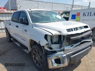 2016 Toyota Tundra 4WD Truck SR5 with VIN 5TFDW5F18GX550786, listed as a IAAI auction lot 42055381 with 168,815 mi miles. Bid and sale history available at carsss.com. Image 1.