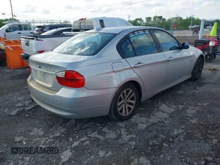 2006 BMW 3 Series 325xi with VIN WBAVD13556KV07798, listed as a IAAI auction lot 42130885 with 118,400 mi miles. Bid and sale history available at carsss.com. Image 4.