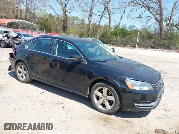 2013 Volkswagen Passat SE z VIN 1VWBP7A39DC094211, wystawiony jako IAAI lot #41894764 z przebiegiem 130 955 mil mil oraz . Historia ofert i sprzedaży dostępna na DreamBid. Obrazek 1.