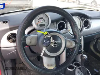 2006 MINI Hardtop с VIN WMWRC33536TJ74995, выставлен на аукционе IAAI как лот 42339671 с пробегом 219 625 миль миль и . История ставок и продаж доступна на DreamBid. Изображение 11.