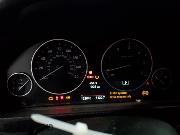 2014 BMW 3 Series 328d xDrive z VIN WBA3D5C54EKX98811, wystawiony jako Copart lot #54424105 z przebiegiem 152 846 mil mil oraz Szkoda całkowita • Salvage title. Historia ofert i sprzedaży dostępna na DreamBid. Obrazek 9.