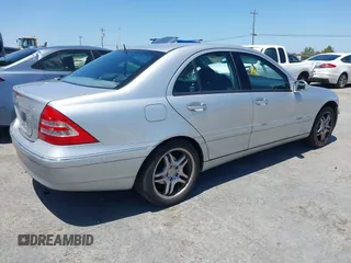 2002 Mercedes-Benz C 230/260/280/320 z VIN WDBRF61JX2F236248, wystawiony jako IAAI lot #42371901 z przebiegiem 204 981 mil mil oraz . Historia ofert i sprzedaży dostępna na DreamBid. Obrazek 4.