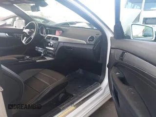 2013 Mercedes-Benz C 250 с VIN WDDGJ4HBXDG032143, выставлен на аукционе IAAI как лот 42517710 с пробегом Не указан миль и . История ставок и продаж доступна на DreamBid. Изображение 5.