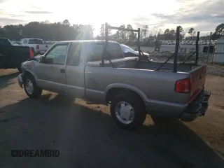 2002 GMC Sonoma SLS with VIN 1GTCS195X28182192, listed as a Copart auction lot 79810694 with 202,368 mi miles and Salvage Title. Bid and sale history available at carsss.com. Image 2.