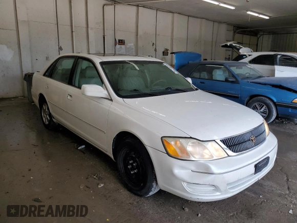 2000 Toyota Avalon XL with VIN 4T1BF28B9YU112742, listed as a Copart auction lot 54719355 with 213,896 mi miles and Salvage Title. Bid and sale history available at DreamBid. Image 4.