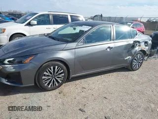2024 Nissan Altima SV with VIN 1N4BL4DV7RN327708, listed as a IAAI auction lot 41423932 with 10,387 mi miles and . Bid and sale history available at carsss.com. Image 18.