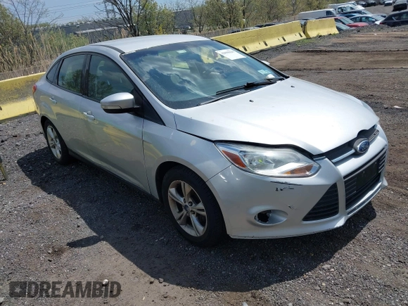 2013 Ford Focus SE with VIN 1FADP3F28DL307076, listed as a IAAI auction lot 42098620 with 182,555 mi miles. Bid and sale history available at carsss.com. Image 1.