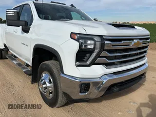 2024 Chevrolet Silverado 3500HD LT with VIN 1GC4YTEY4RF240866, listed as a Copart auction lot 85077284 with 6,933 mi miles and Salvage Title. Bid and sale history available at carsss.com. Image 1.