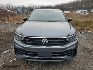 2023 Volkswagen Tiguan SE R-Line Black with VIN 3VV8B7AX4PM072166, listed as a Copart auction lot 86540234 with 21,411 mi miles and Salvage Title. Bid and sale history available at carsss.com. Image 5.