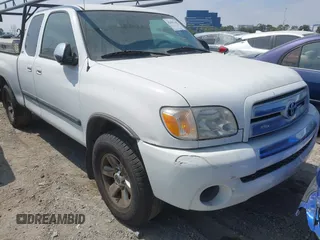 2005 Toyota Tundra SR5 с VIN 5TBRT34165S468976, выставлен на аукционе IAAI как лот 42498268 с пробегом 214 152 миль миль и . История ставок и продаж доступна на DreamBid. Изображение 1.