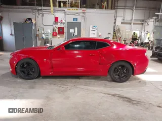 2018 Chevrolet Camaro 1LT z VIN 1G1FB1RS1J0110368, wystawiony jako IAAI lot #41972917 z przebiegiem 104 105 mil mil oraz . Historia ofert i sprzedaży dostępna na DreamBid. Obrazek 14.