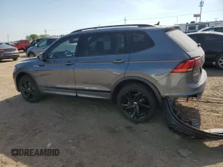 2024 Volkswagen Tiguan SE R-Line Black z VIN 3VV8B7AX6RM105221, wystawiony jako Copart lot #60552975 z przebiegiem 14 953 mil mil oraz Szkoda całkowita • Salvage title. Historia ofert i sprzedaży dostępna na DreamBid. Obrazek 2.