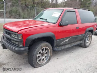 1996 Chevrolet Tahoe with VIN 3GNEK18R8TG153872, listed as a IAAI auction lot 41913476 with 120,686 mi miles. Bid and sale history available at carsss.com. Image 17.