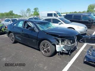 2017 Toyota Camry XLE z VIN 4T1BF1FKXHU380244, wystawiony jako IAAI lot #42029376 z przebiegiem Nie podano mil oraz . Historia ofert i sprzedaży dostępna na DreamBid. Obrazek 1.