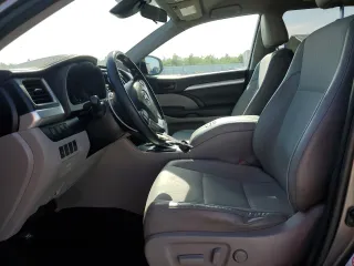 2017 Toyota Highlander LE z VIN 5TDZZRFH5HS234495, wystawiony jako Copart lot #54248375 z przebiegiem 77 604 mil mil oraz Szkoda całkowita • Salvage title. Historia ofert i sprzedaży dostępna na DreamBid. Obrazek 7.