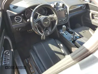 2019 Bentley Bentayga V8 z VIN SJAAM2ZV4KC024727, wystawiony jako Copart lot #74625214 z przebiegiem Nie podano mil oraz Nie do naprawy • Non repairable. Historia ofert i sprzedaży dostępna na DreamBid. Obrazek 8.