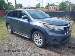 2015 Toyota Highlander LE Plus with VIN 5TDZKRFH7FS089672, listed as a IAAI auction lot 42622200 with 165,210 mi miles and . Bid and sale history available at DreamBid. Image 1.