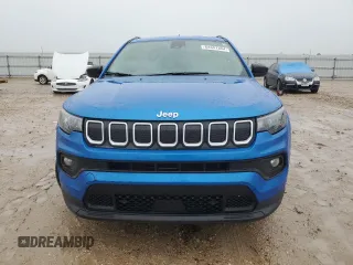 2022 Jeep Compass Latitude with VIN 3C4NJCBB7NT119404, listed as a Copart auction lot 64697404 with 48,743 mi miles and Salvage Title. Bid and sale history available at DreamBid. Image 5.
