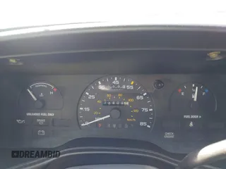 1993 Ford Taurus z VIN 1FACP52U4PG225521, wystawiony jako IAAI lot #42096535 z przebiegiem 76 808 mil mil oraz . Historia ofert i sprzedaży dostępna na DreamBid. Obrazek 7.