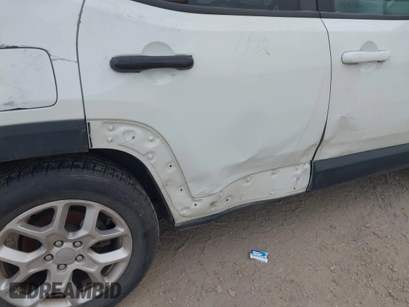 2018 Jeep Renegade Latitude with VIN ZACCJABB2JPH42684, listed as a IAAI auction lot 42130246 with Not Provided miles and . Bid and sale history available at carsss.com. Image 17.